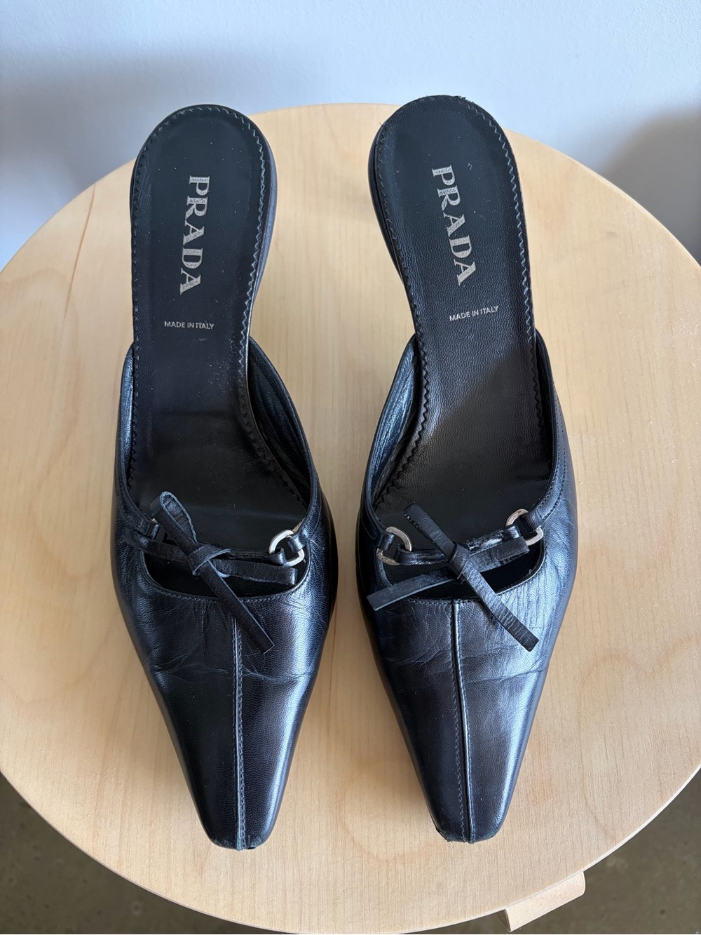 Vintage Prada Black Leather Pointed-Toe Kitten Heel Mules with Bows - Picture 2 of 9